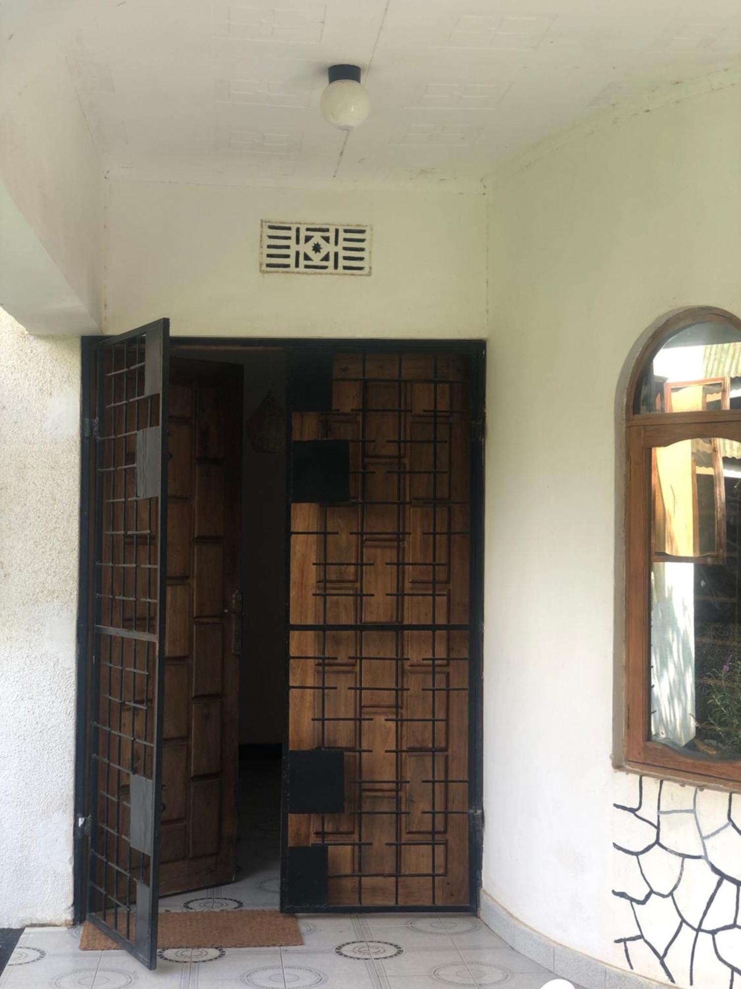 Safari Adventures-House Bed & Breakfast Arusha Exterior photo