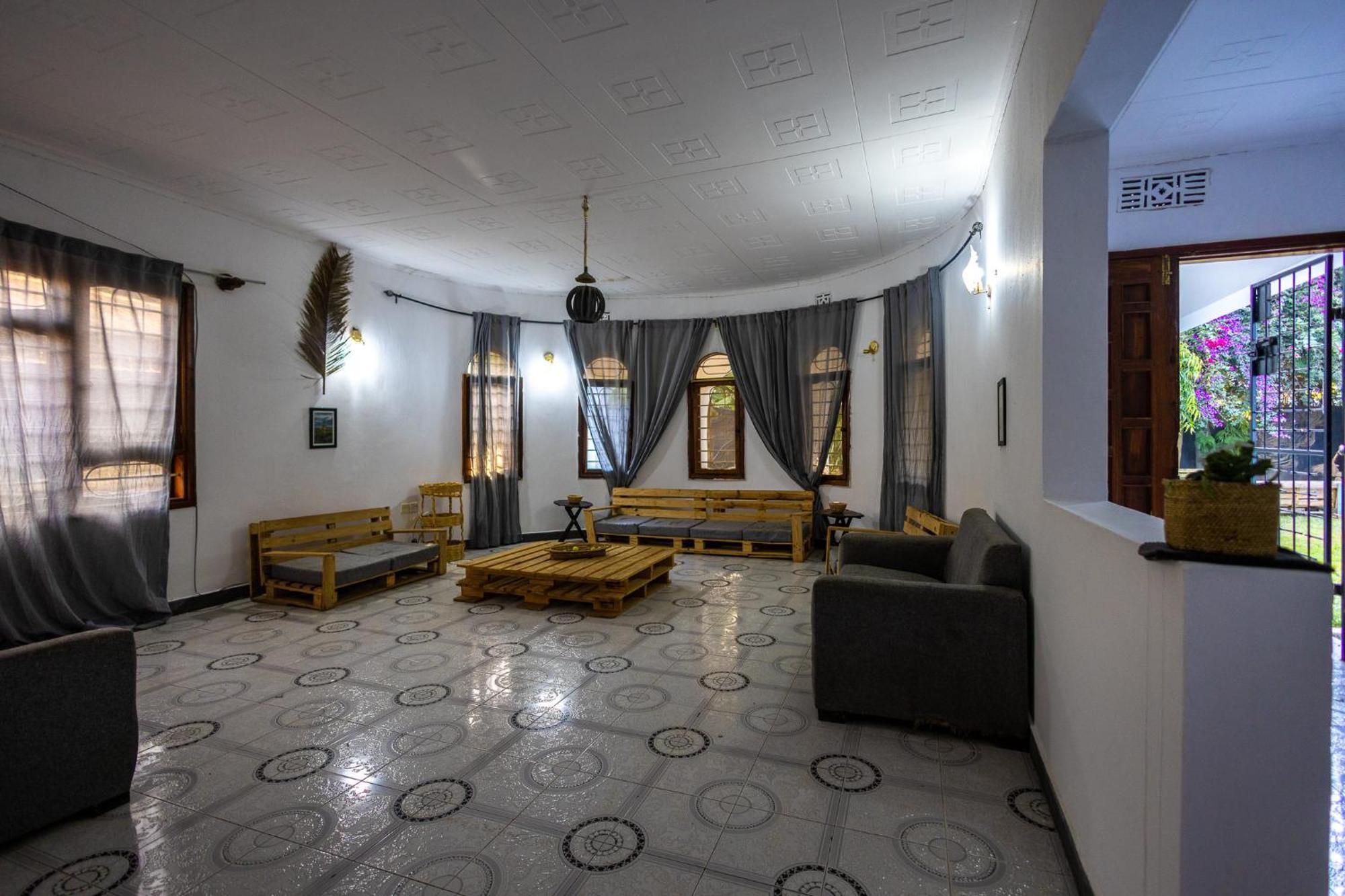 Safari Adventures-House Bed & Breakfast Arusha Exterior photo